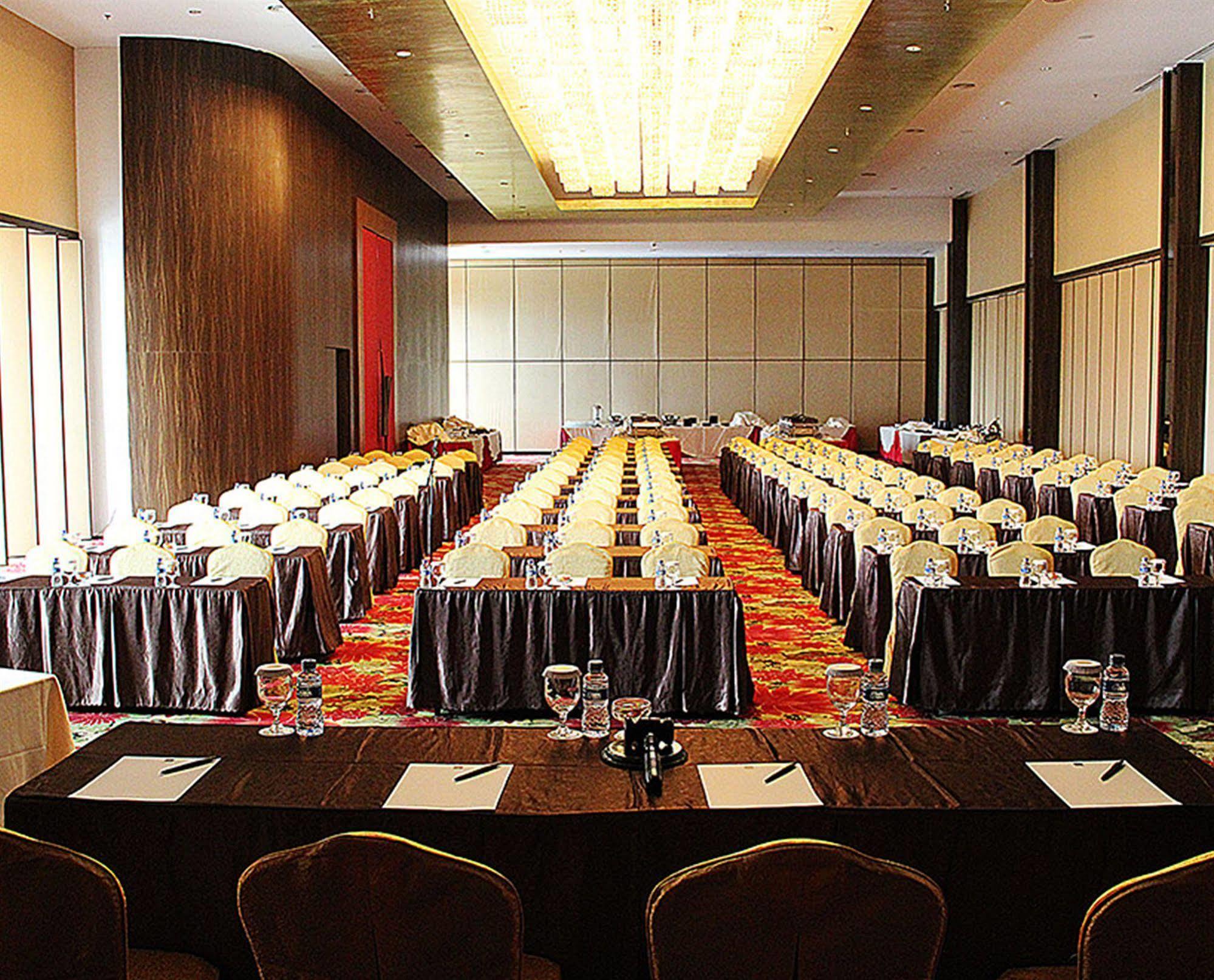 Hariston Hotel & Suites, Pluit - Giacarta Esterno foto