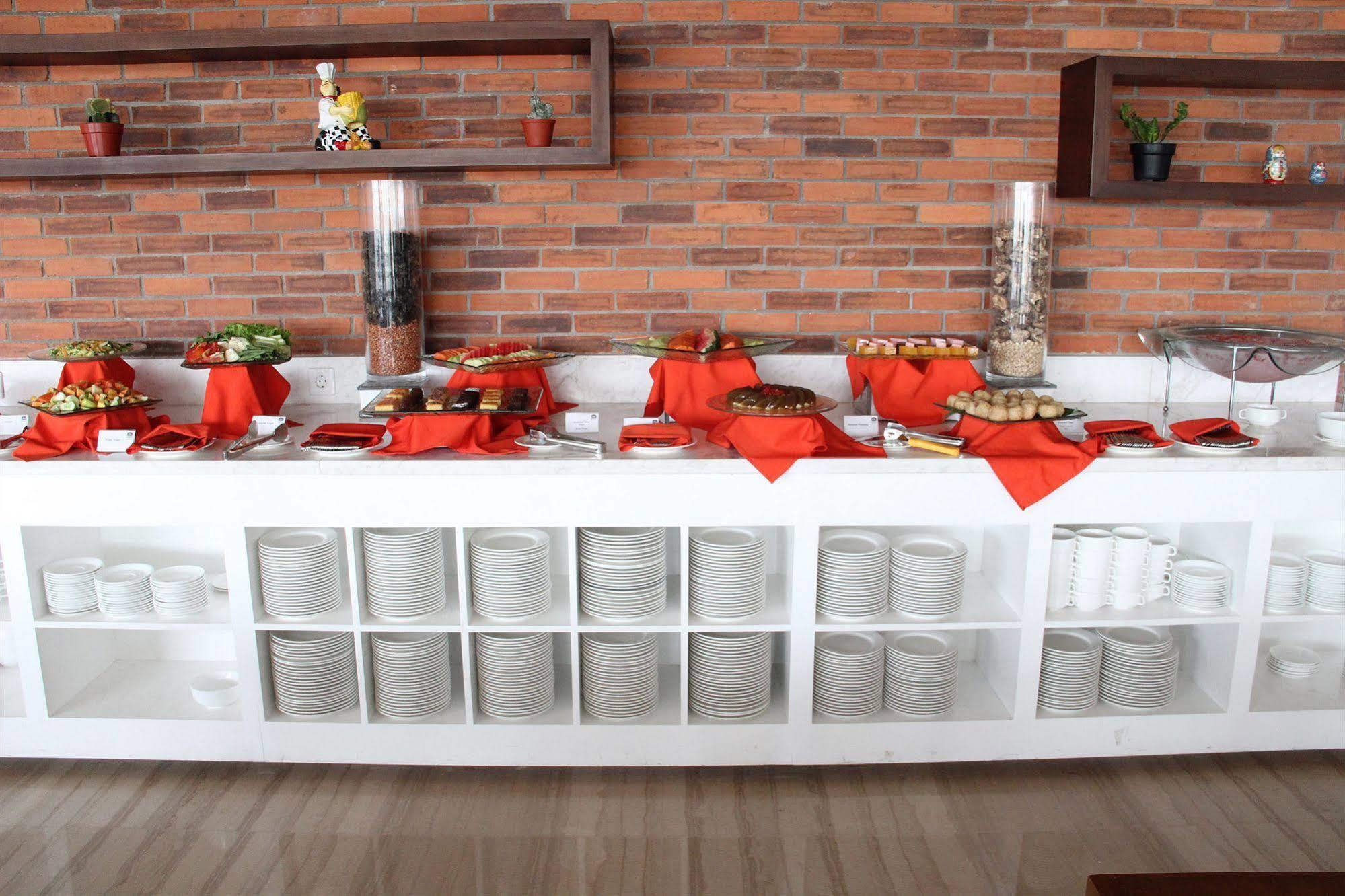 Hariston Hotel & Suites, Pluit - Giacarta Esterno foto