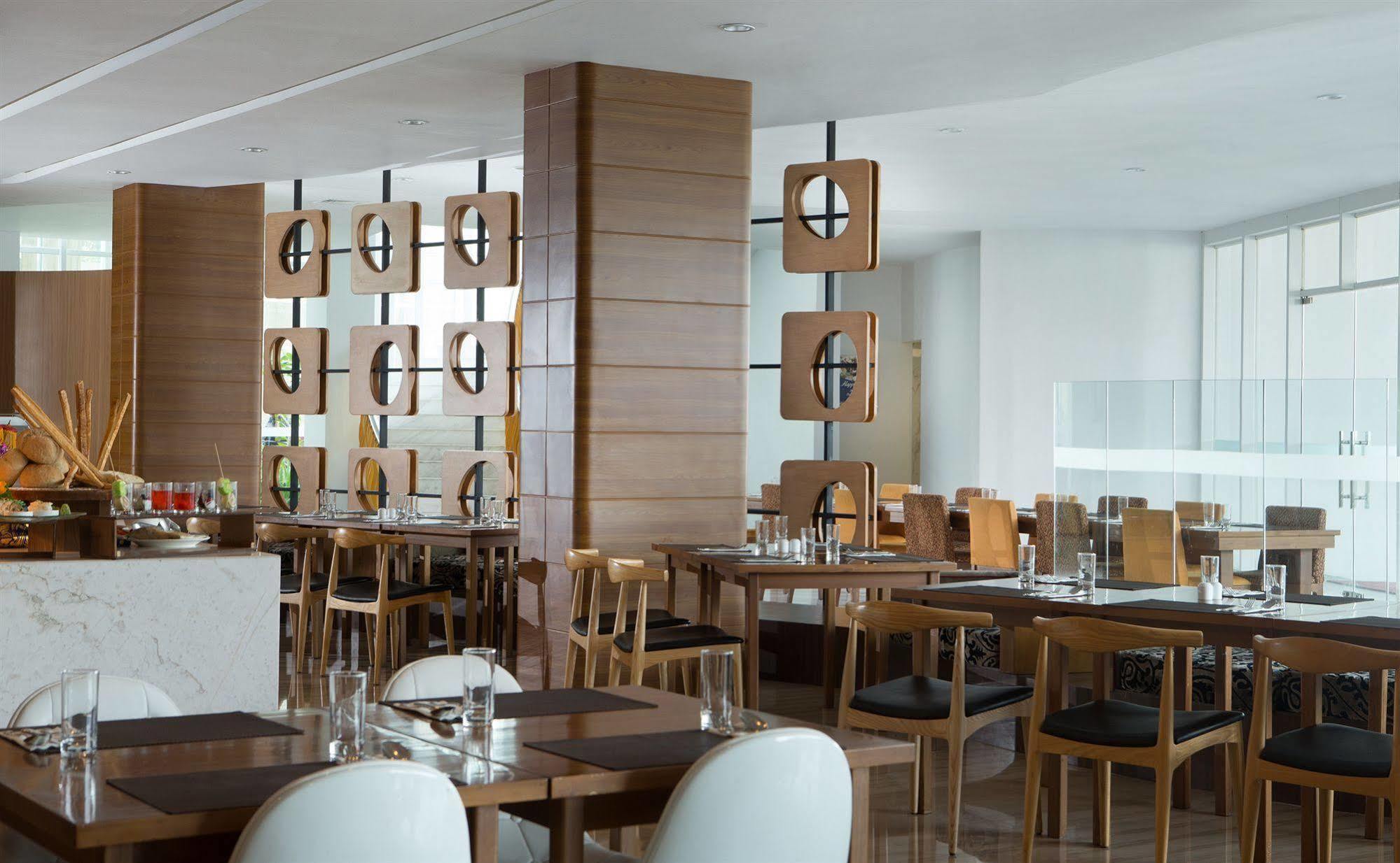 Hariston Hotel & Suites, Pluit - Giacarta Esterno foto